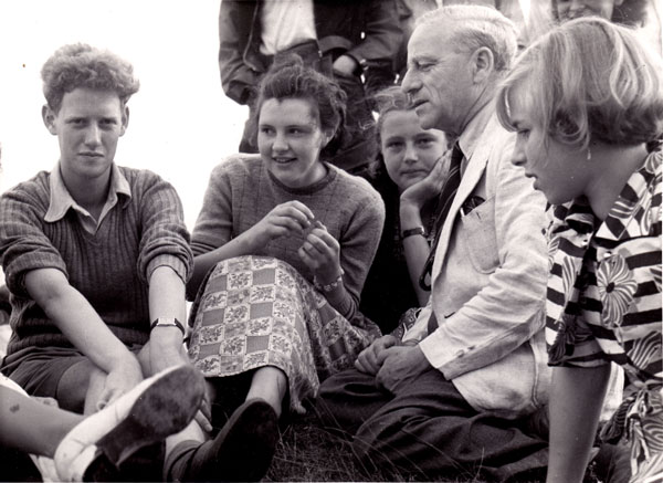 1951-ca-deutschkron-group-1